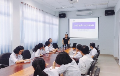 Bệnh viện Nhi đồng 2 TP.HCM  về BV Sản Nhi tỉnh Quảng Ngãi hướng dẫn Học tập chuyên đề  “Thở máy ở trẻ sơ sinh”